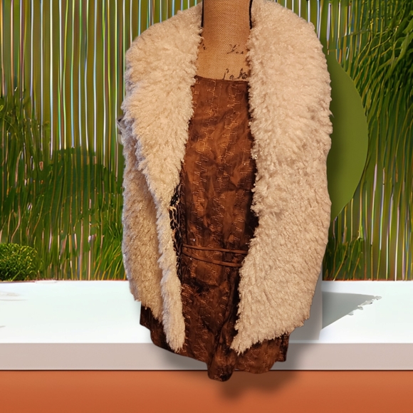 Betsy Johnson Faux Fur Shag Vest with Leopard Print lining. NWT - Picture 4 of 6